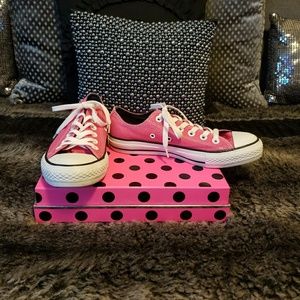 Converse Low Top Pink & White Sneakers~ size 7